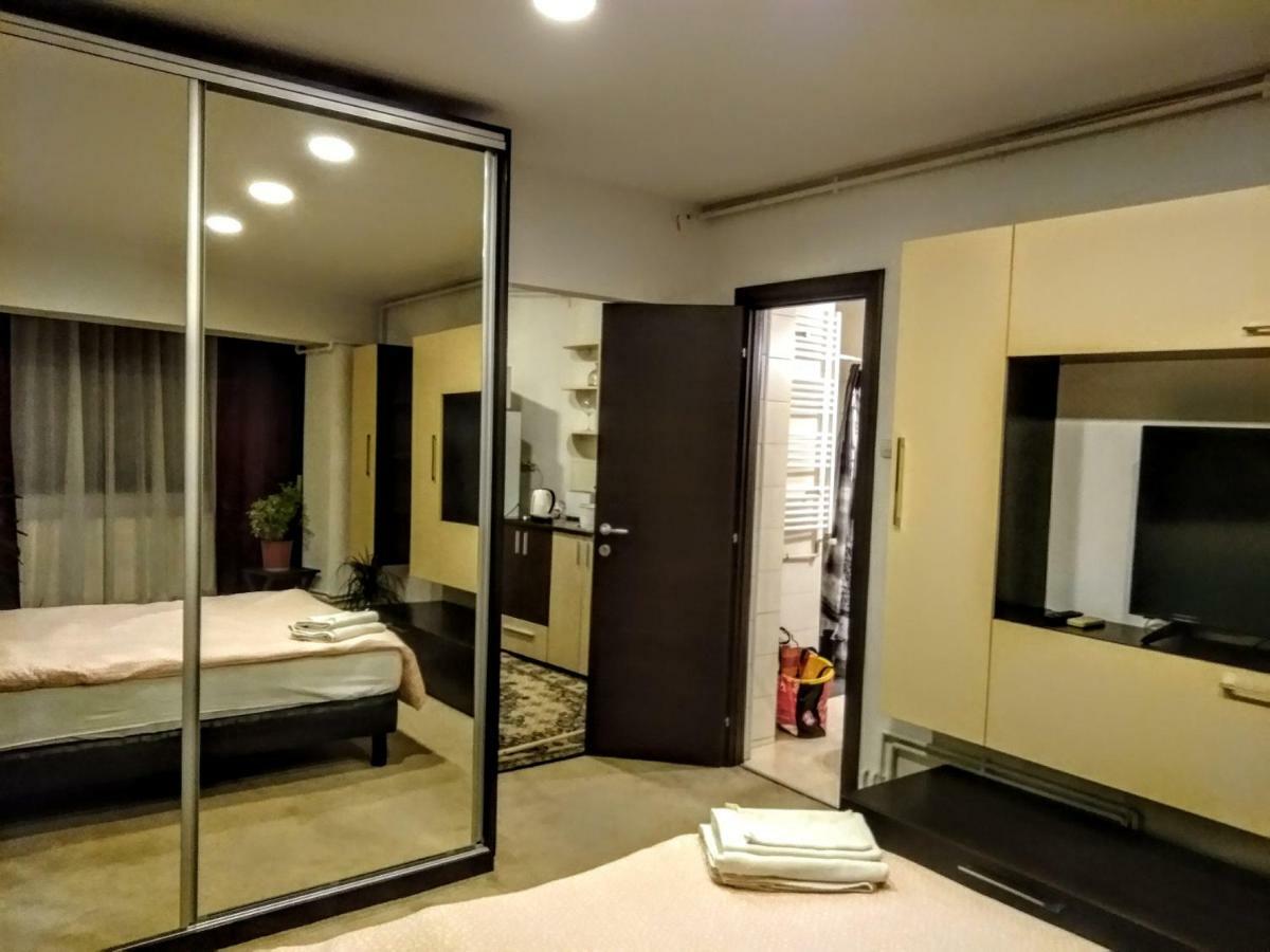 Cozy Downtown Oasis Apartment บูคาเรสต์ ภายนอก รูปภาพ